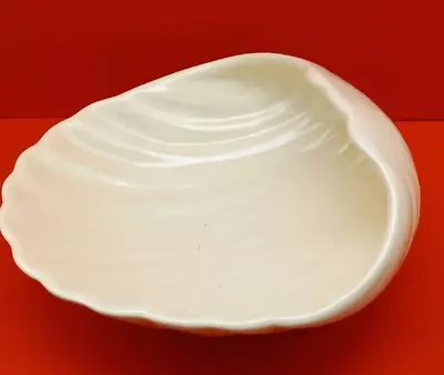 Vintage Mid Century HAEGER USA Pottery Bowl Cream Clam Shell 11.5 X 10.5 X 3 • $17.95