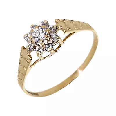 Pre-Owned 9ct Yellow Gold Cubic Zirconia Cluster Ring Size: O 9ct Gold For Her • £78.75
