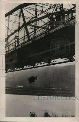 1940 Press Photo Pittsburgh Pa John L Lewis Effigy Of CIO Buried From A Bridge • $19.99