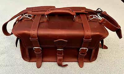 Saddleback Leather Chestnut Duffle Bag In Excellent Condition!! • $182.50