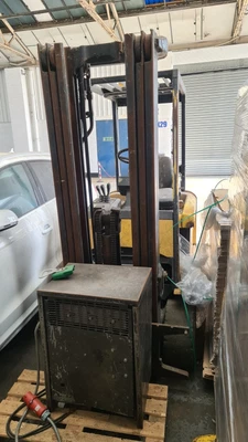 £800 • Buy Hyster Electric Forklift 2 Ton 4.3m Lift Height, Not Working. Error Code -15,