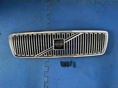 1999 - 2004 Volvo C70 S70 V70 Front Hood Grill W/ Emblem OEM Genuine 9190776 • $79.99