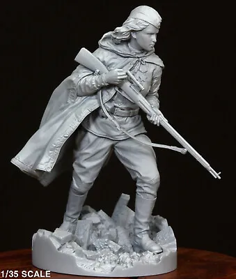 1/35 Scale Resin Figures Model Kit Lovely Female Warrior Unpainted Unassembled • $7.62