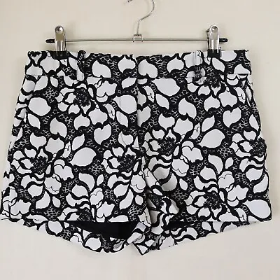 Diane Von Furstenberg Shorts Women 0 Black White Floral Pockets Casual Embroide • $59.98