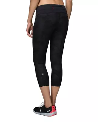 Lululemon Run Inspire Crop II Size 6 All Luxtreme Savasana Camo Black Mesh • $25.99