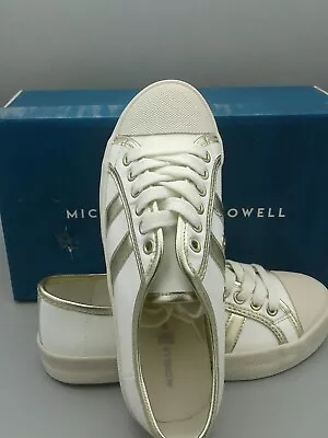 ~Michelle McDowell White And Gold Stripes~Style_Drew~SKU 34695~NEW IN BOX~SIZE 5 • $13.48