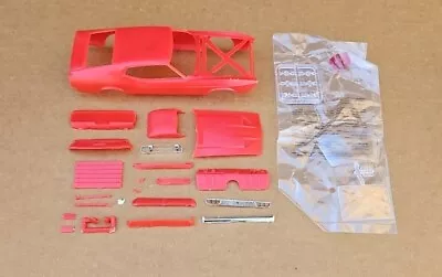 Amt 1/25 1971 Ford Mustang Mach 1 Body And Related Parts James Bond 007 • $12.95