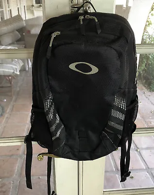 Oakley Black Backpack Logo Volleyball Hiking Outdoor Bag Made In Vietnam • $42.50