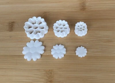£3.99 • Buy Flower  Shape Embosser/stamp/cutters Set Of 3