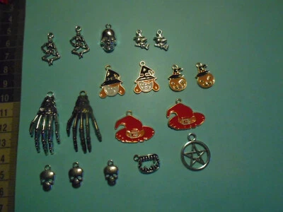 £2.50 • Buy 18 Mixed Halloween Theme Charms (Lot 3)