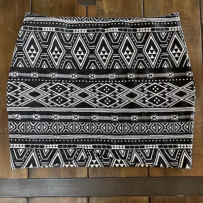 H&M Women's Size L-Geometric/Aztec/Tribal Jacquared Print Mini Skirt • $10.50