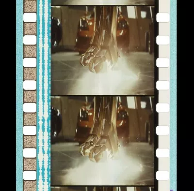 Iron Man (2008) - Iron Man Boots Ignite! - 35mm 5 Cell Film Strip 007 • £4.34