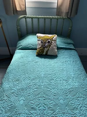 Vintage Bates Bedspread 90x105 (read) Robins Egg Blue Teal  • $35