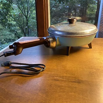 General Electric VINTAGE Turquoise Mid Century Frying Pan Skillet 26C100 Footed • $24.99