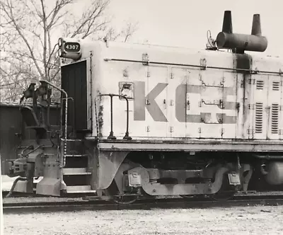 Kansas City Southern Railway KCS #4307 SW7 Electromotive Train Photo Beaumont TX • $16.97