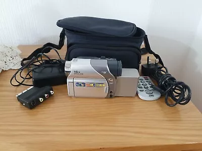 JVC GR-D33EK Mini DV Digital Video Camera  • £55