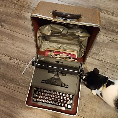 VINTAGE Gray Magic Royal Portable Typewriter Quiet De Luxe • $50