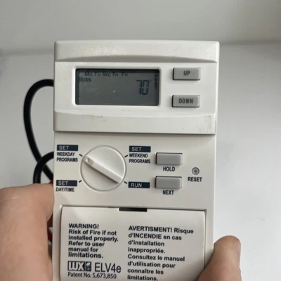 $39.99 • Buy Lux ELV4(e) 5-2 Programmable Line-Voltage Single Pole Heating Thermostat 