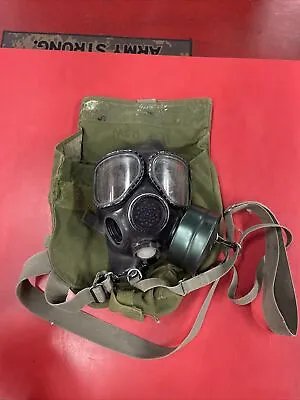 US Military M40 Gas Mask Size Small With Bag Lot 99 • $114.99