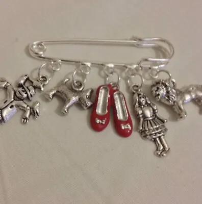 £3.99 • Buy 1 Wizard Of Oz Dorothy, Ruby Slippers, Scare Crow Kilt Pin