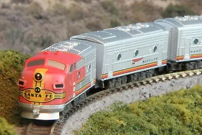 Rokuhan ST012-1 Z Gauge Z Shorty EMD F7 ATSF Model Train Diesel Locomotive • $48.95