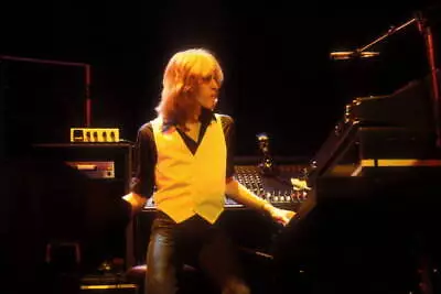 Eddie Jobson Of British Progressive Rock Supergroup UK Performs On- Old Photo 1 • £5.58