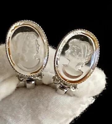 Vintage Clear Cameo Oval Earrings Ladies 1” Clip On 5.30g • $32