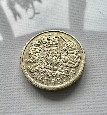 RARE 2015 ONE POUND COIN The Royal Arms Unicorn & Crowned Lion £1 Circulated • £2