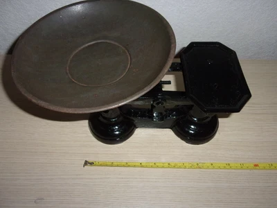 £5 • Buy Vintage Kitchen Scales