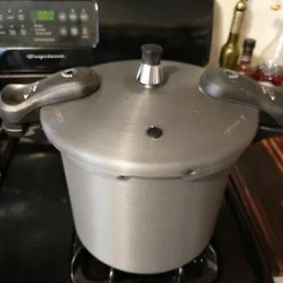 Cooks Anodized 8 Qt Pressure Cooker Y22-4(6)-00 • $48.50