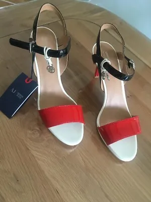 £130 • Buy Armani Ladies Shoes Size 7