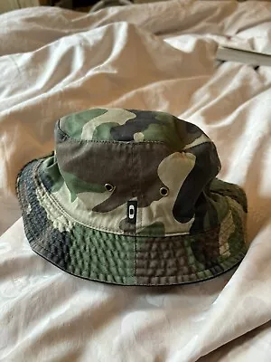 Oakleigh Bucket Hat Reversible Green Camouflage/Black . One Size • £10