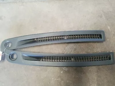 03-07 Infiniti G35 Coupe Left And Right Defroster Nozzle Grille Pair 68743AL502 • $28.88