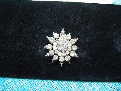 Beautiful Vintage Snowflake Brooch 34mm Tall/wide   Wearable • $2.75