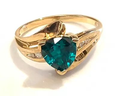 Vintage Lab Created Trillion Cut Emerald & Diamond 10k Yellow Gold Ring Sz 6.25 • $122.50