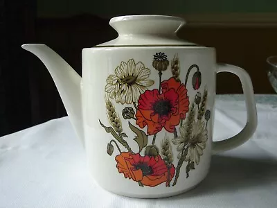 J & G Meakin Vintage Poppy Tea Pot 1960/70s. Very Good Condition. • £14