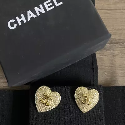 Auth Chanel Heart Stud • $368