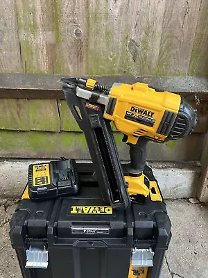 £420 • Buy Dewalt Dcn694 18v  Positive Placement Ppn Twist Nailer Metal Connector Gun Kit