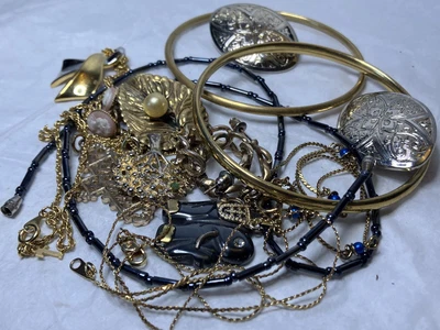 £19 • Buy Vintage Gold Tone Jewellery Lot Trifari Hematite Cameo Earrings Brooch