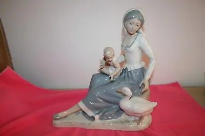 Valencia Porcelain; Lady With Child And Duck • £9.50