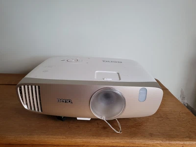 £110 • Buy BenQ W2000 Projector, 3D Full HD 1080p Inc Vogels Low Ceiling Mount & 3D Glasses