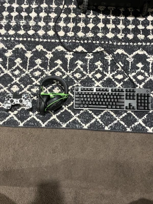 $175 • Buy Gaming Accessories Cones With Razor Headset Ps4 Controller And Logitech Keyboard