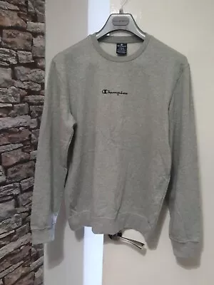 Gents CHAMPION Sweat-shirt. Size Large. Colour Grey. • £4