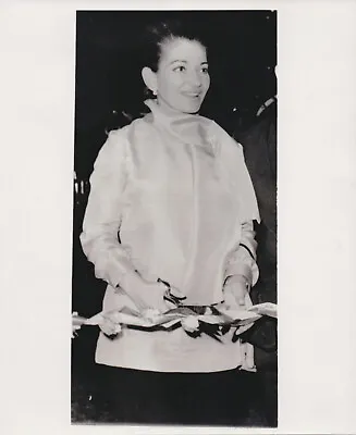 1970 Press Photo Opera Singer Maria Callas Cutting Ribbon At Paris Party • $10.25