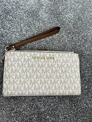 Michael Kors Purse • £40