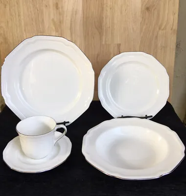 Mikasa Antique White Platinum 5-Piece Place Setting China Dinnerware 5117771 • $25