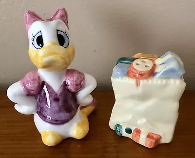 Disney Daisy Duck Present Salt & Pepper Cruet Shaker Set Displayed Unused 8cm • £11.95