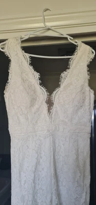 $350 • Buy Lace Wedding Dress Size 12 Fishtail Vneck