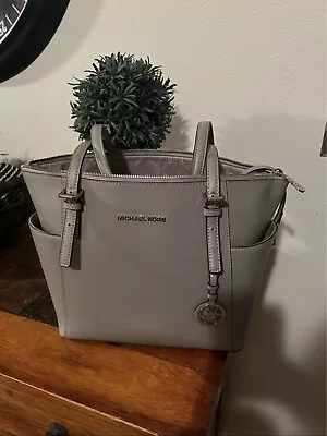 Michael Kors Jet Set EW TZ Medium Leather Tote - Pearl Gray Read Description  • $60