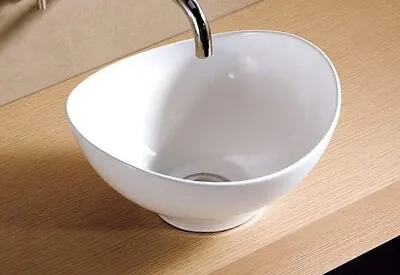 Small Oval Countertop Bathroom Basin In White Ceramic 300mm X 280mm - FAULT • £25